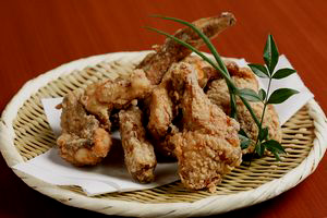 骨付き正肉・手羽肉の衣揚げ盛り合わせ